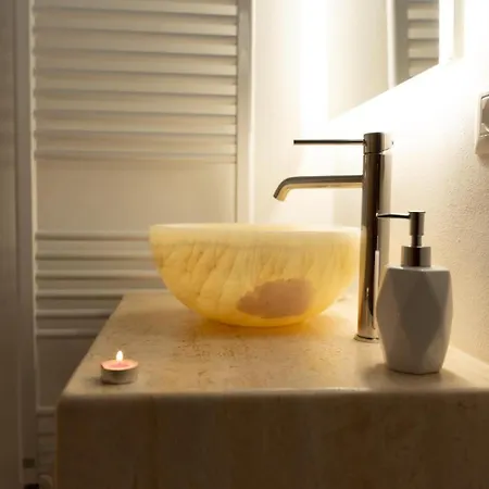 Azalea Deluxe アパート