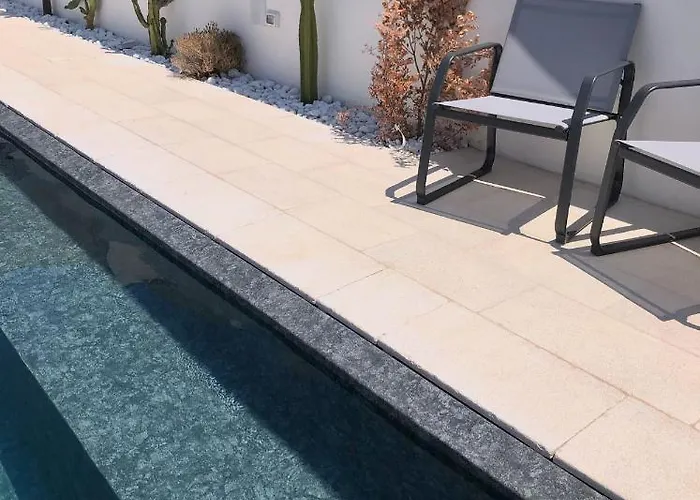 Azalea Deluxe سانيكولا