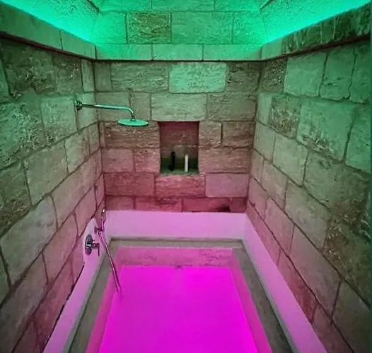 Azalea Deluxe سانيكولا